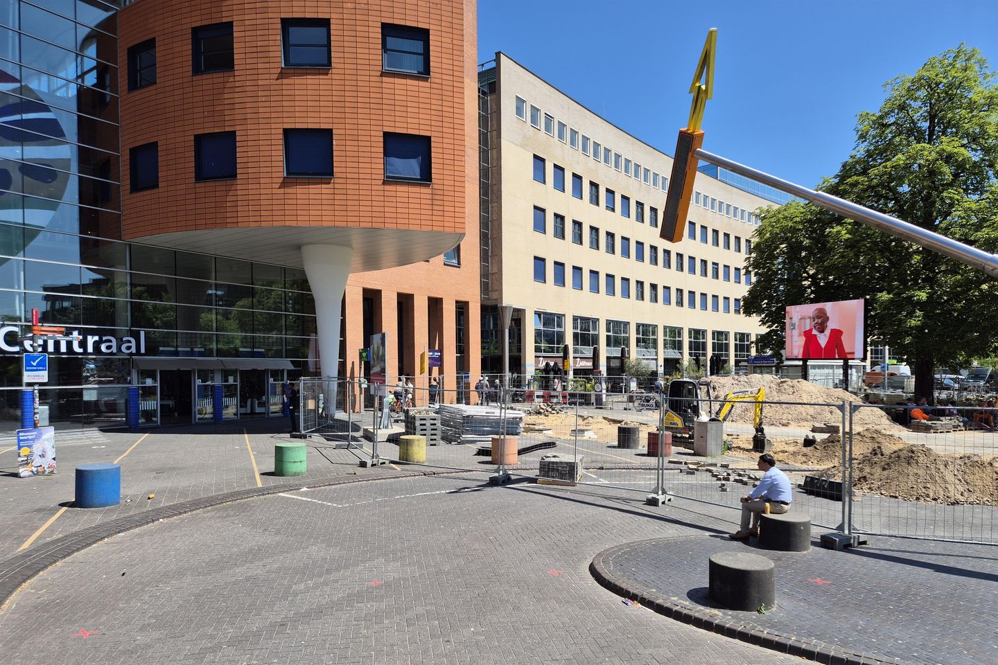 Bekijk foto 3 van Stationsplein 23