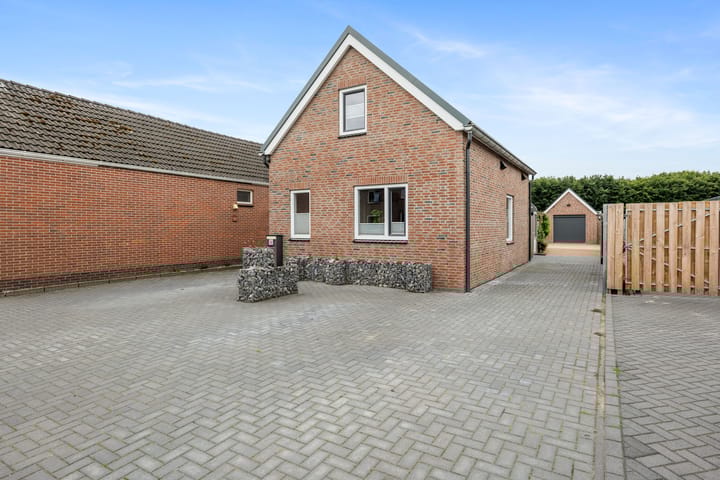 Foto 1 van Middenweg 56