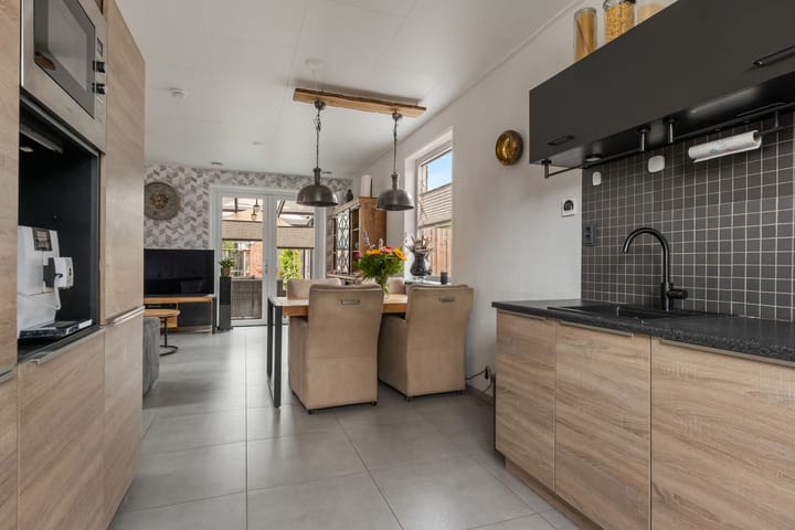 Foto 11 van Middenweg 56