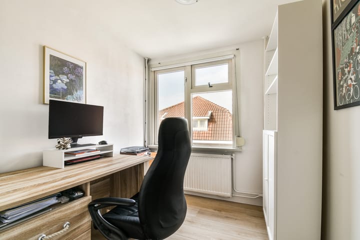 Photo 21 of Meidoornstraat 16