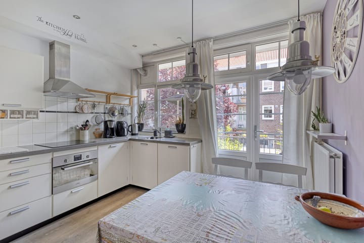 Photo 3 of Woubruggestraat 15-1