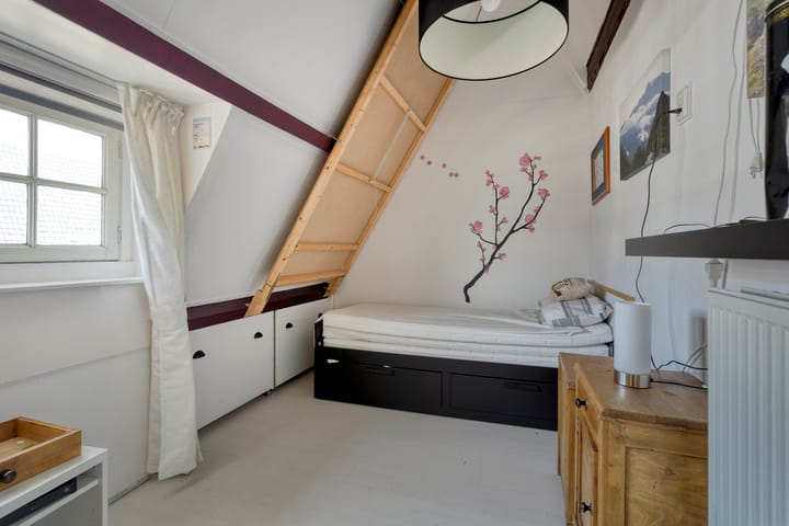 Photo 4 of Woubruggestraat 15-1