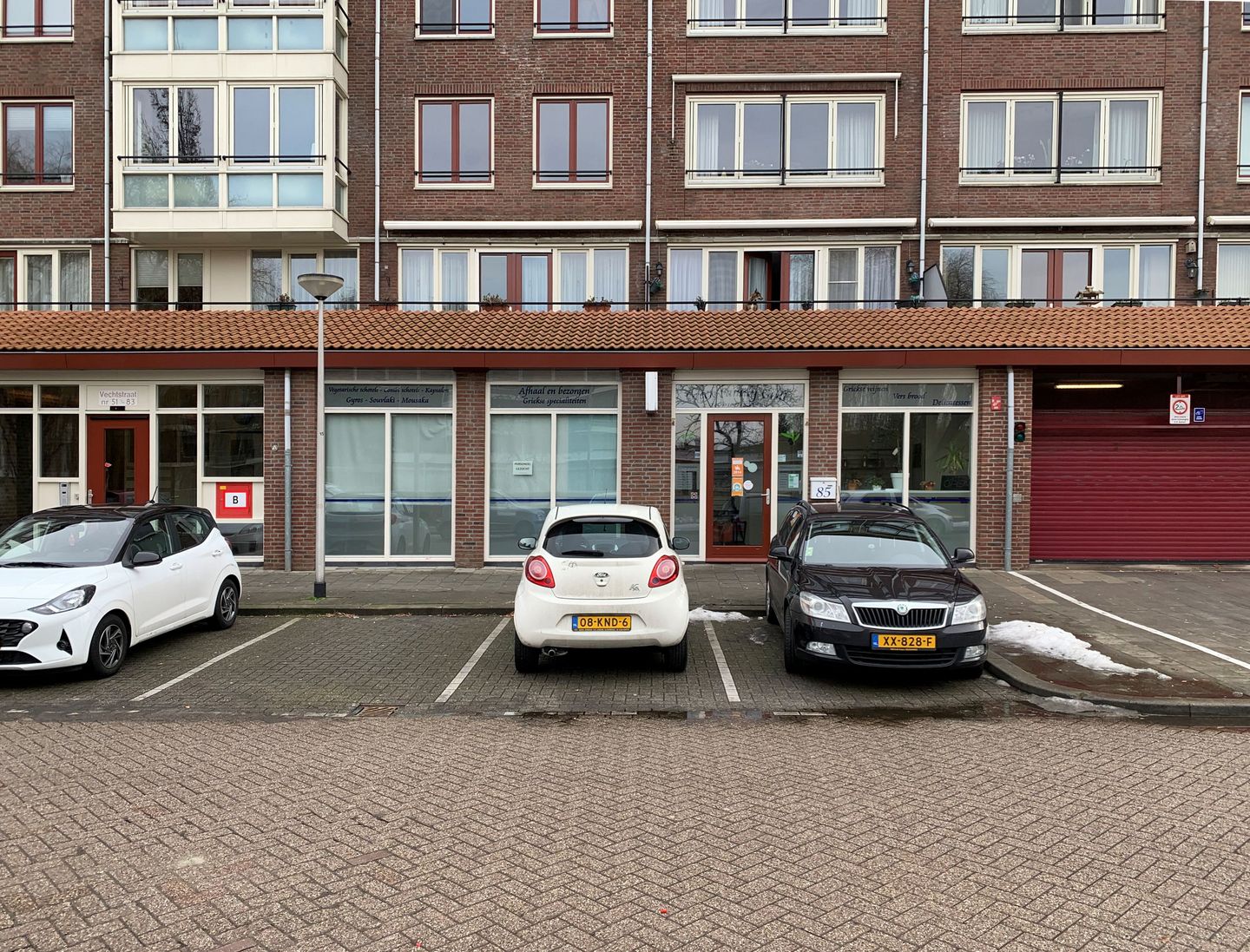 View photo 2 of Vechtstraat 85