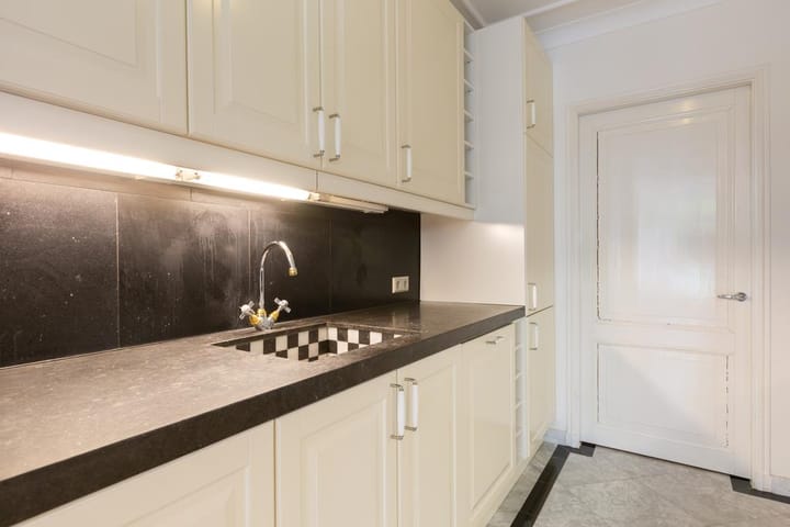 Photo 12 of Riouwstraat 62-B