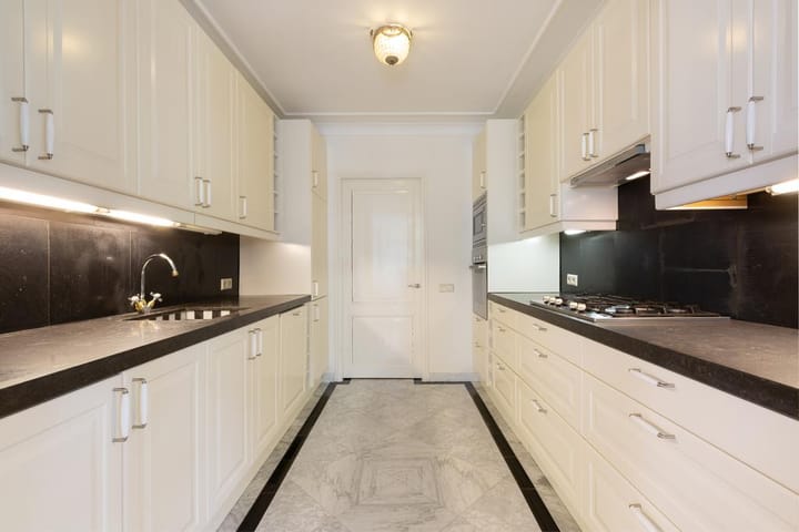 Photo 13 of Riouwstraat 62-B