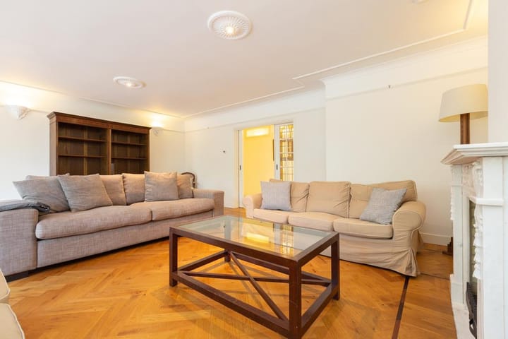 Photo 6 of Riouwstraat 62-B