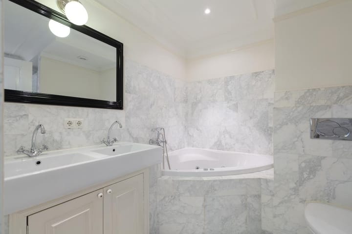 Photo 33 of Riouwstraat 62-B