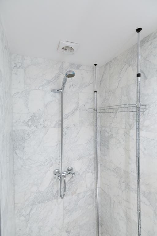 Photo 36 of Riouwstraat 62-B