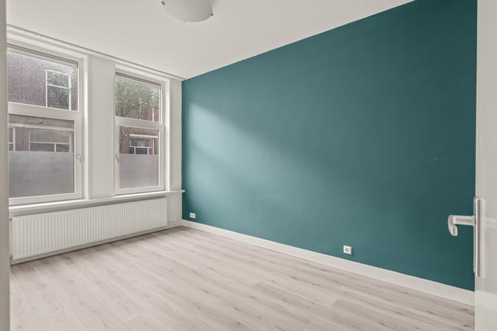 Photo 3 of Willem van Hillegaersbergstraat 37-A