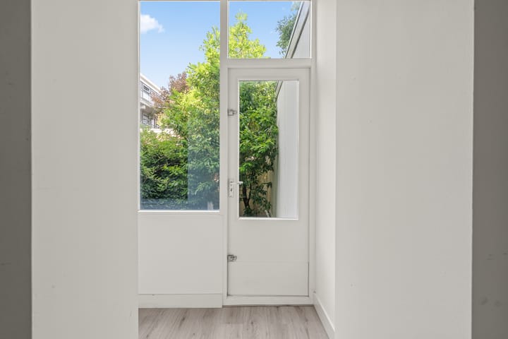 Photo 12 of Willem van Hillegaersbergstraat 37-A