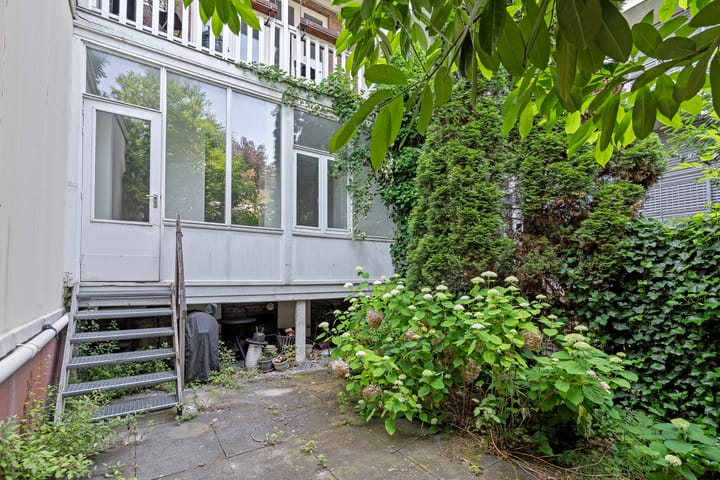 Photo 36 of Willem van Hillegaersbergstraat 37-A