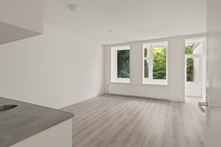 Photo 24 of Willem van Hillegaersbergstraat 37-A