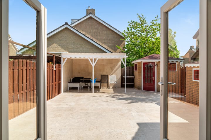 Foto 15 van Van der Helstplein 12