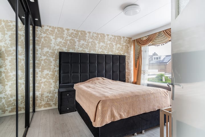 Foto 26 van Van der Helstplein 12