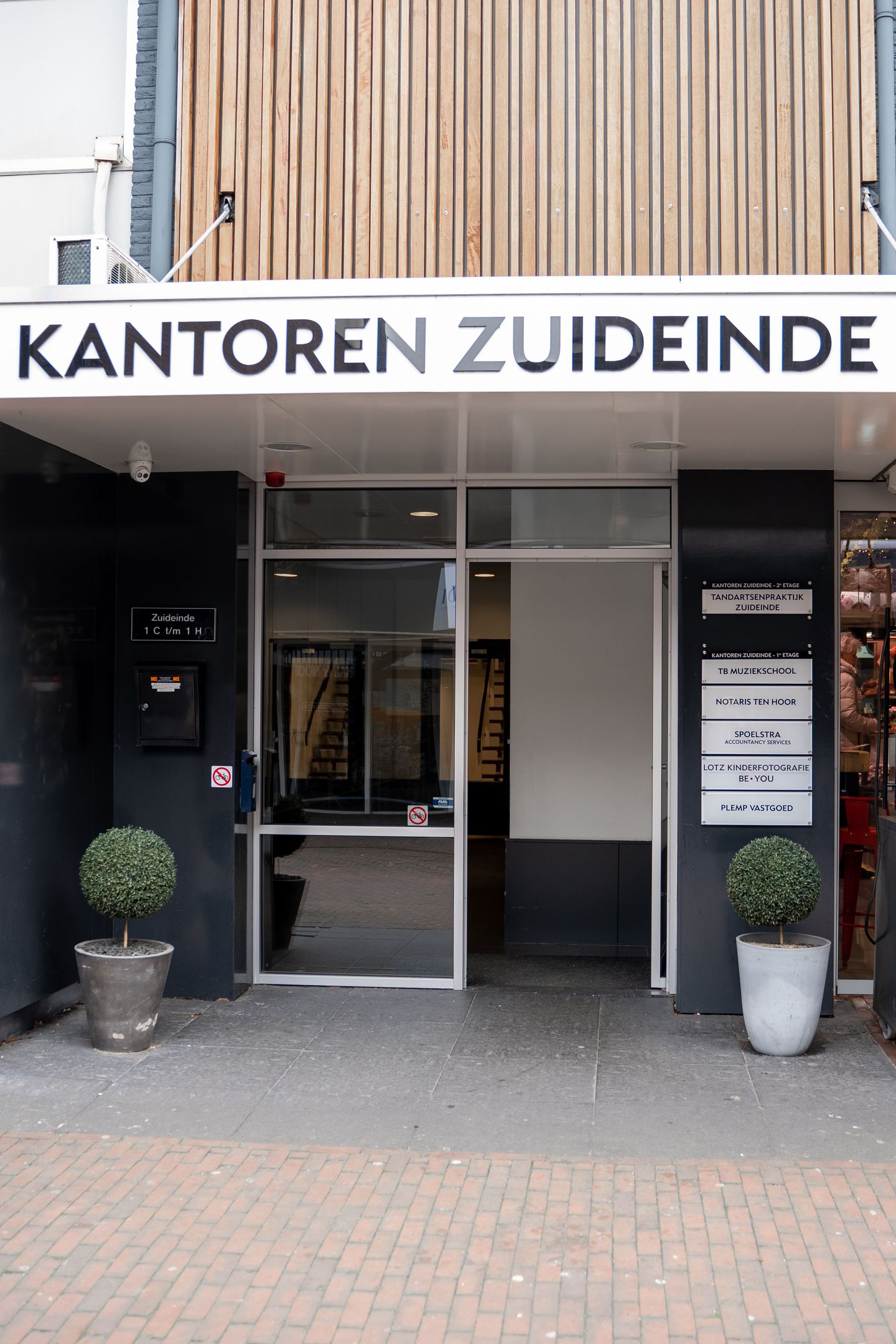 View photo 2 of Zuideinde 1-K