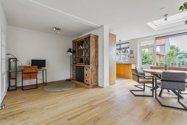 Photo 26 of Van Duivenvoordestraat 15