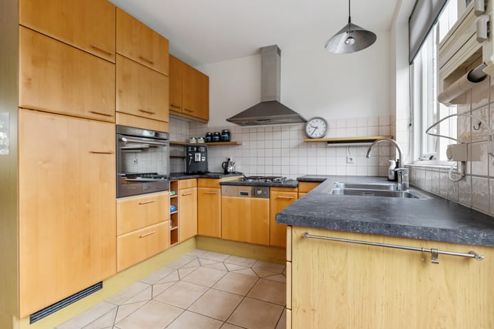 Photo 32 of Van Duivenvoordestraat 15