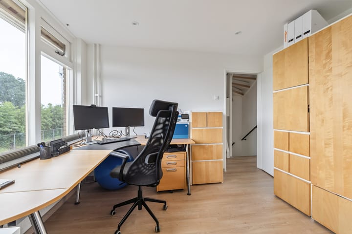 Photo 47 of Van Duivenvoordestraat 15