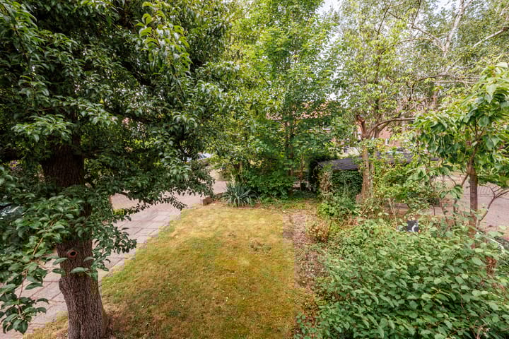 Photo 44 of Dr Brevéestraat 67