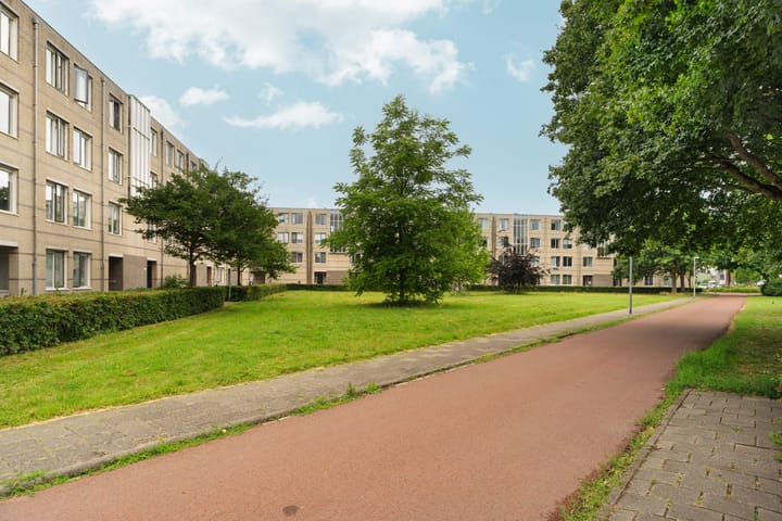 Foto 38 van J.T.P. Bijhouwerhof 61