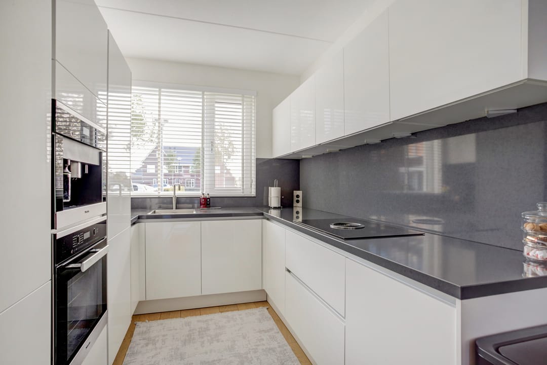 Foto 11 van Purperreiger 22