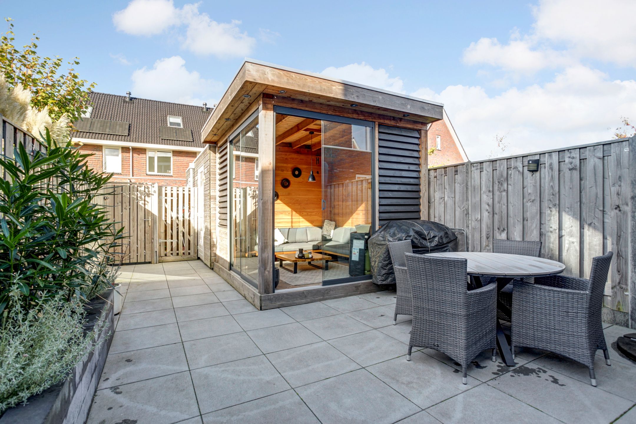 Foto 24 van Purperreiger 22