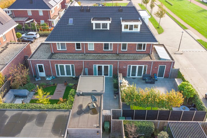 Foto 26 van Purperreiger 22