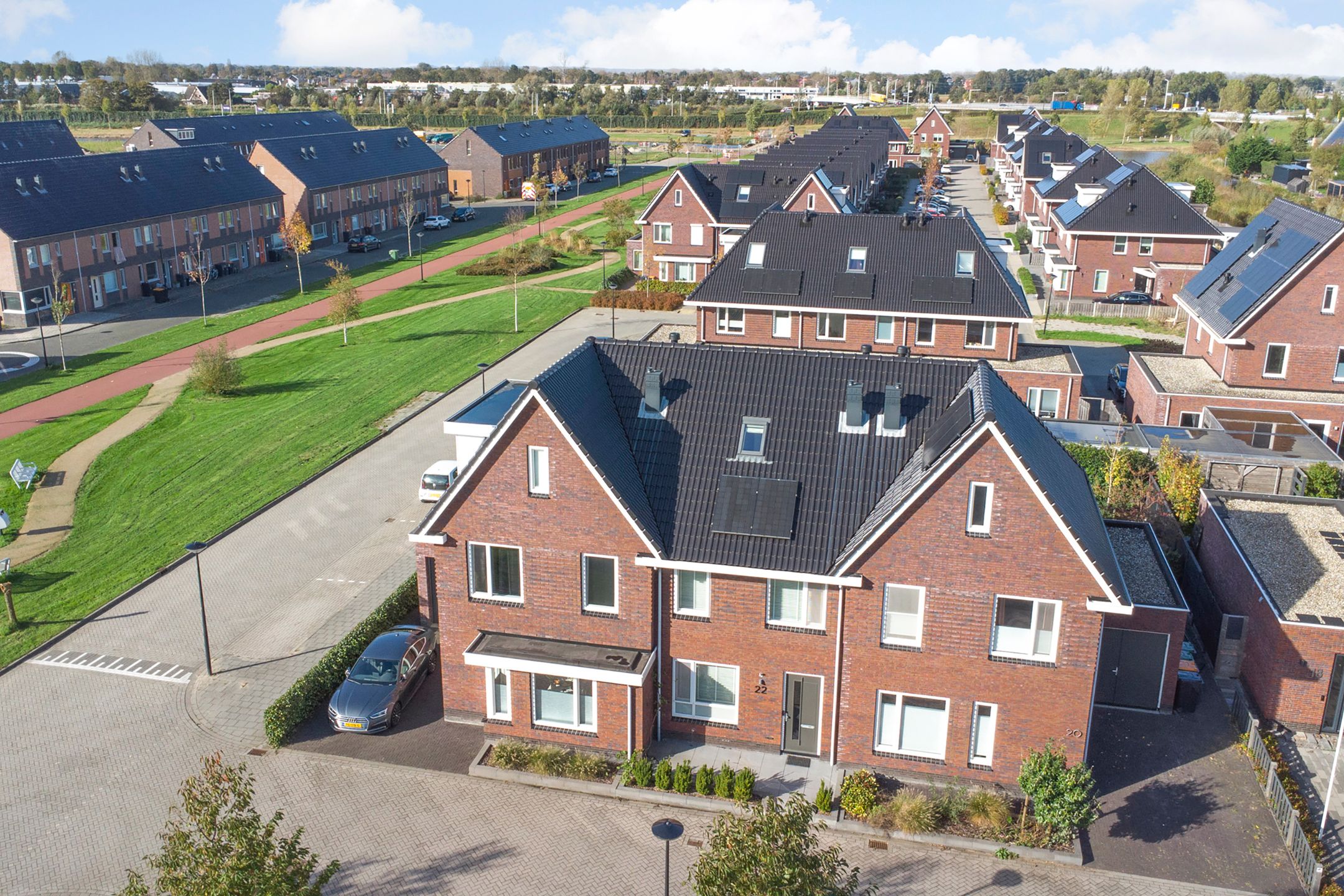 Foto 27 van Purperreiger 22