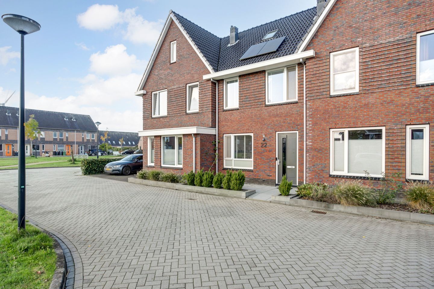 Foto 29 van Purperreiger 22