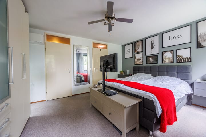 Photo 23 of Lindeboom 48