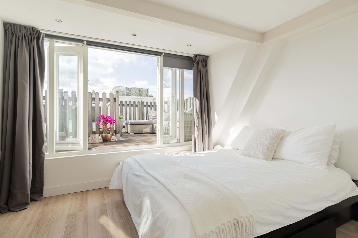 Foto 10 van Van Hogendorpstraat 143-4