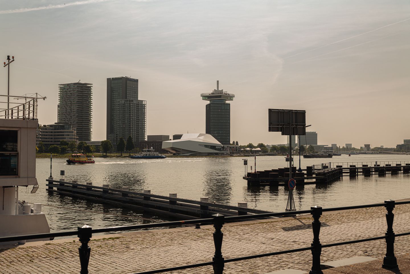 View photo 4 of Westerdoksdijk 1