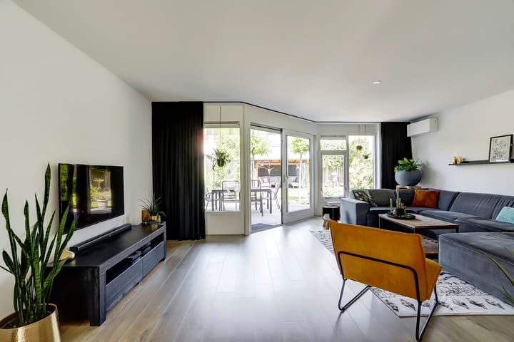 Photo 11 of Zwarte Dolfijn 65