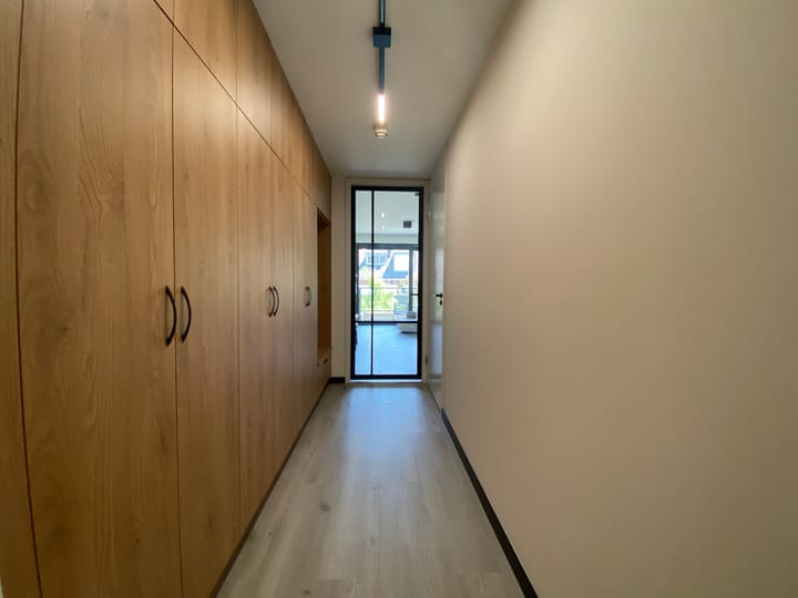 Foto 2 van Isaac Titsinghkade 4-F