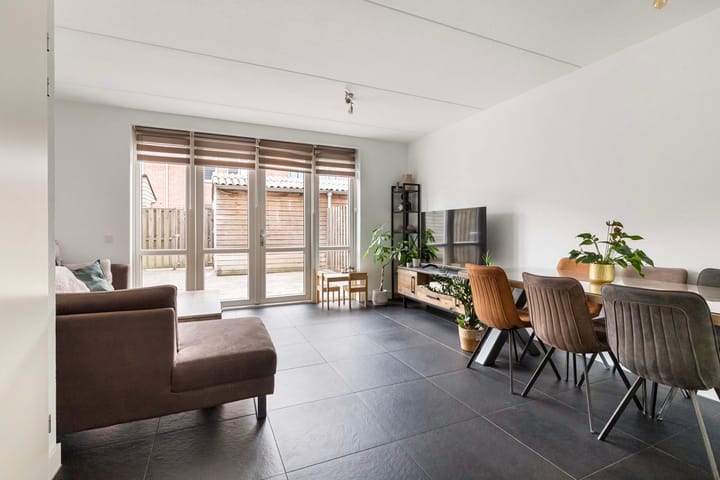 Foto 2 van Parelhoender 6