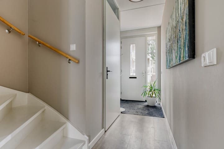 Foto 4 van Van Limburg Stirumstraat 3