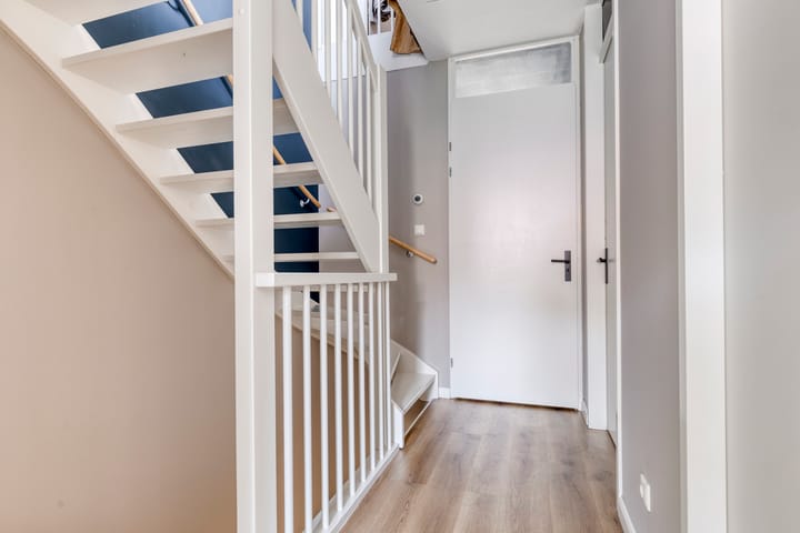 Photo 12 of Van Limburg Stirumstraat 3