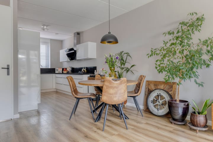 Photo 8 of Van Limburg Stirumstraat 3