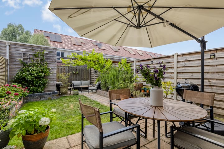 Photo 26 of Van Limburg Stirumstraat 3