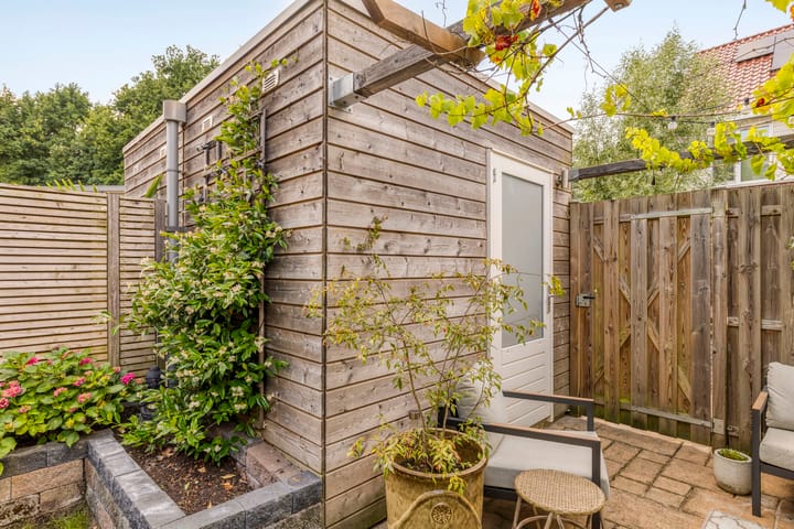 Photo 29 of Van Limburg Stirumstraat 3