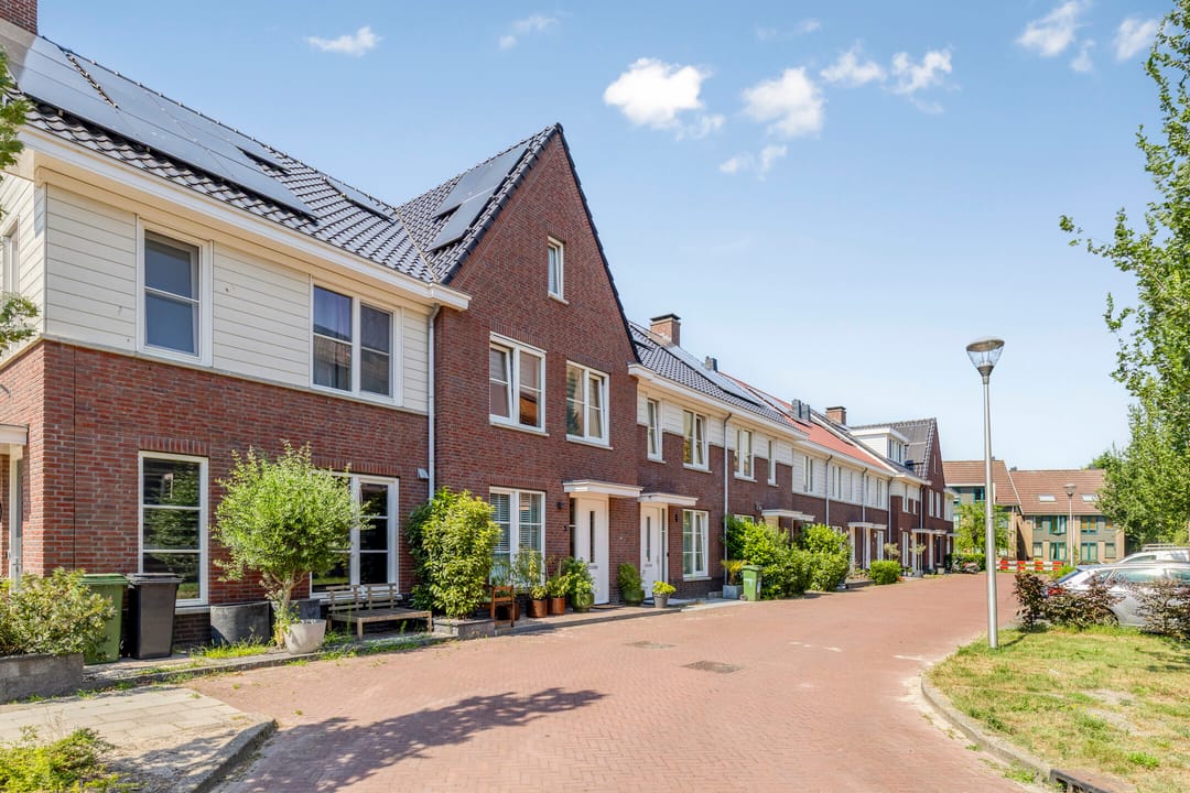 Foto 32 van Van Limburg Stirumstraat 3