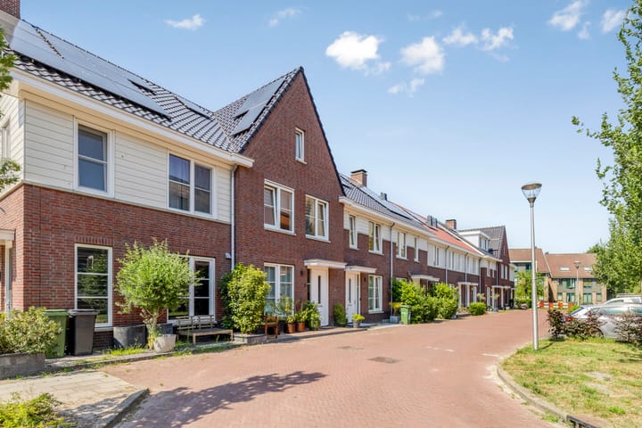 Photo 32 of Van Limburg Stirumstraat 3