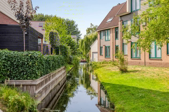 Photo 34 of Van Limburg Stirumstraat 3