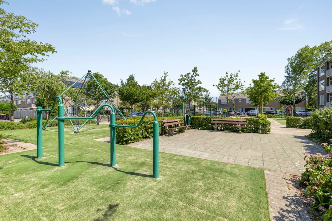 Foto 37 van Van Limburg Stirumstraat 3