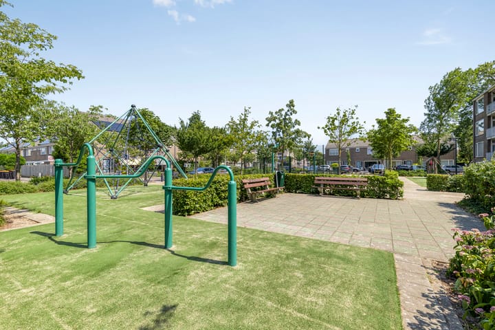 Photo 37 of Van Limburg Stirumstraat 3