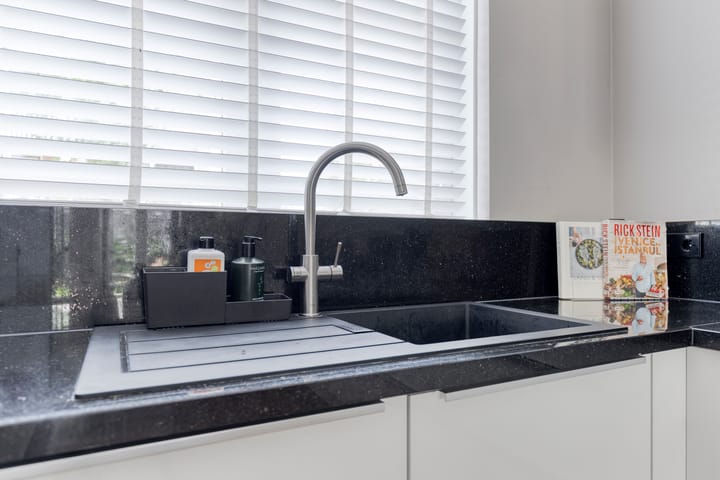 Photo 10 of Van Limburg Stirumstraat 3