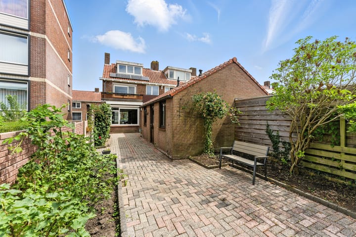 Foto 42 van Adama van Scheltemastraat 28