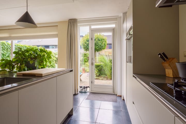 Foto 14 van Junistraat 103