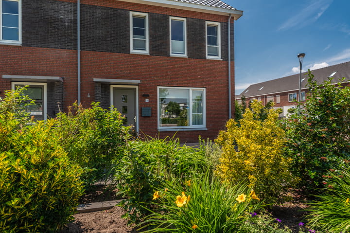 Foto 11 van Burgemeester Lewe van Aduardstraat 1