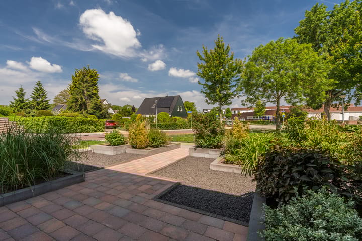 Foto 12 van Burgemeester Lewe van Aduardstraat 1